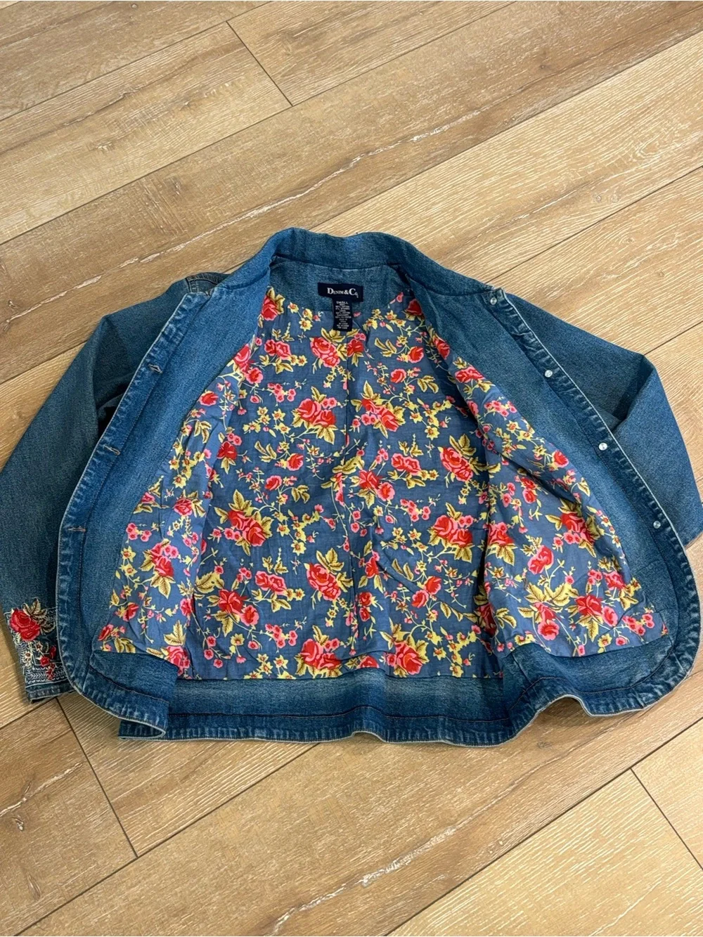 Denim & Co Floral Embroidered Denim Jacket & Pants Set Size Small 2 Pc
